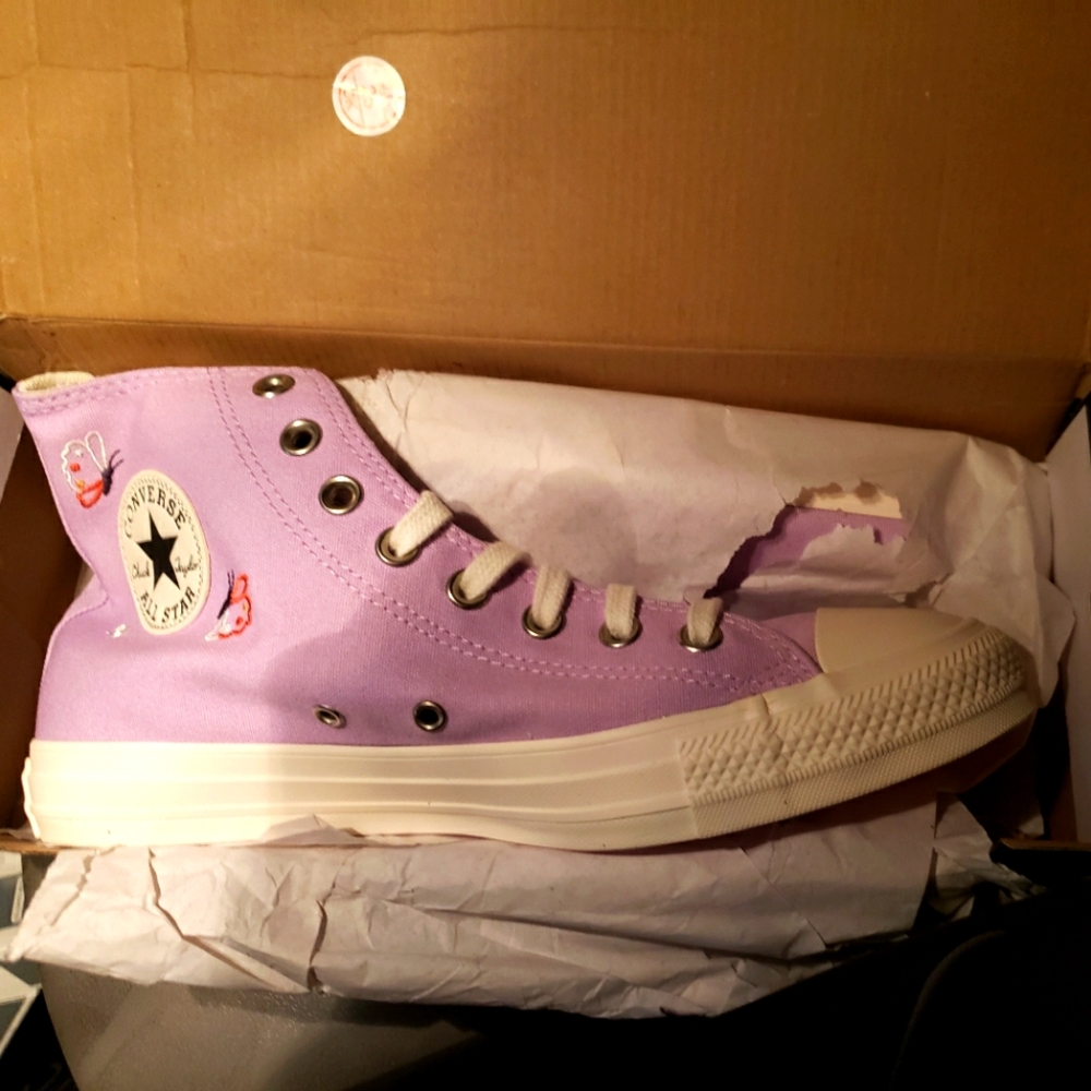 Beautiful butterfly purple women's converse brand new